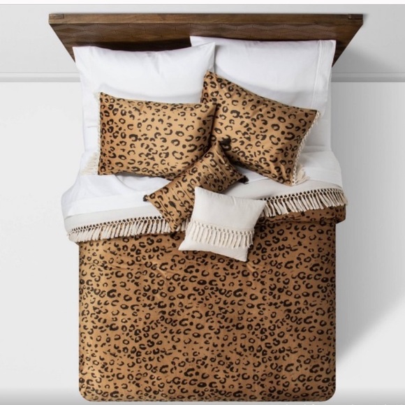 Opalhouse Other - ISO - Opalhouse cassina comforter KING SIZE